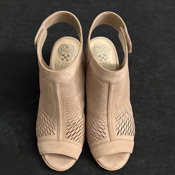 Vince Camuto, peep toe bootie, size 7 - Picture 2 of 6